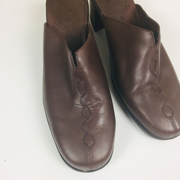Clarks brown leather slip on size 9.5 M - Picture 2 of 8